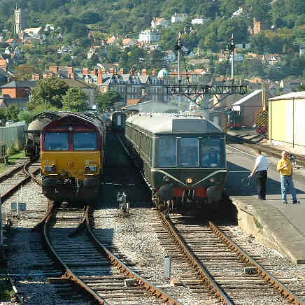 The Class 117 DMU leaves Minehead past 66226 in the sidings