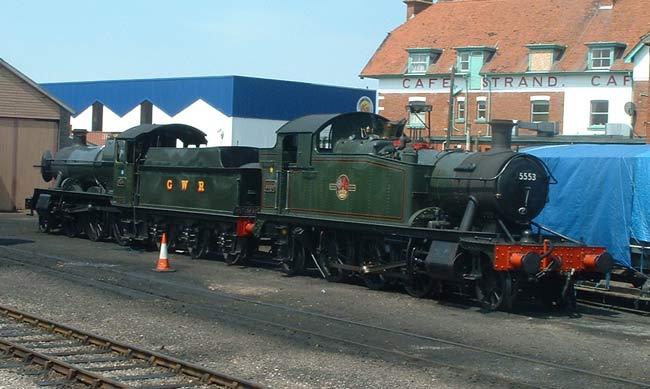9351 and 5553 on Minehead shed