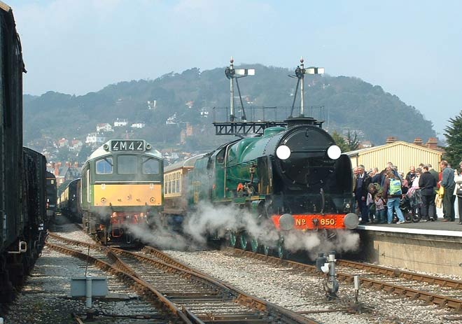 850 Lord Nelson and D7523 at Minehead 