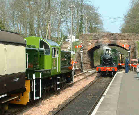 D9526 and 5542 at Bishops Lydeard