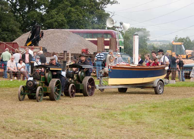 Miniature traction engines and steam launch 